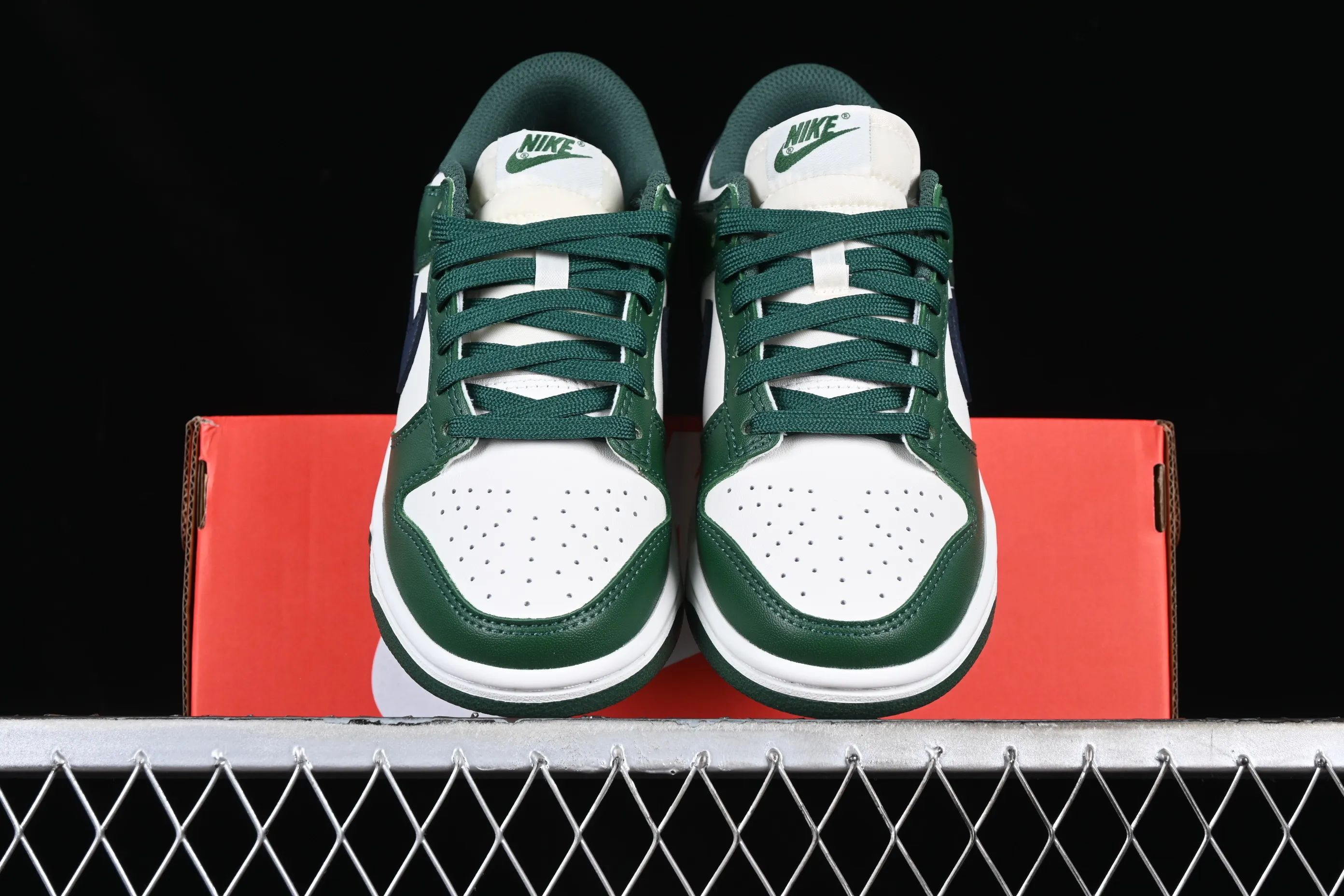 All Categories Nk SB Dunk Series Nk SB Dunk Low Low-top sneakers Cost-effective version Nk Dunk Low "Gorge Green" Retro white and green SB low-top sports and leisure sneakers DD1503-300